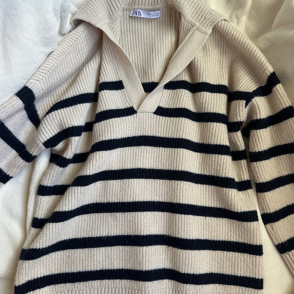 Zara Women’s V-Neck Sweater - Cream and Black Stripes